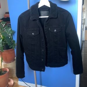 Levi Black Denim Jacket w. Faux Sheep Wool Interior